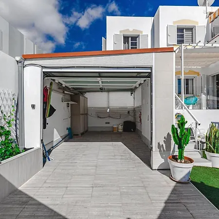 Hébergement de vacances Luxury House With Private Heated Pool, Bbq And Private Parking *