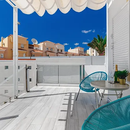Hébergement de vacances Luxury House With Private Heated Pool, Bbq And Private Parking