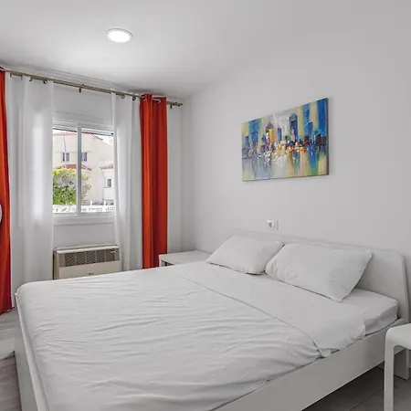 Luxury House With Private Heated Pool, Bbq And Private Parking Hébergement de vacances