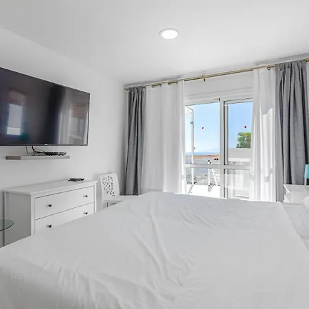 Hébergement de vacances Luxury House With Private Heated Pool, Bbq And Private Parking *