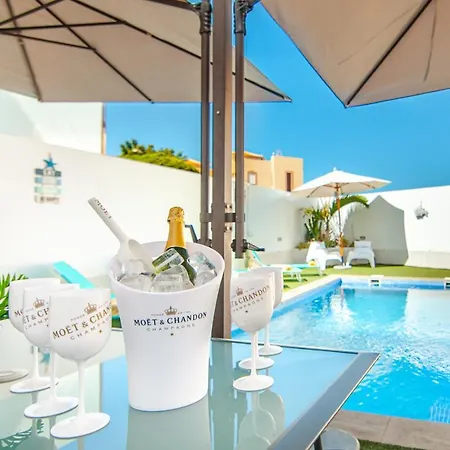 Hébergement de vacances Luxury House With Private Heated Pool, Bbq And Private Parking *