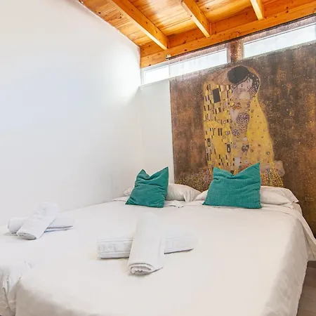 Hébergement de vacances Luxury House With Private Heated Pool, Bbq And Private Parking