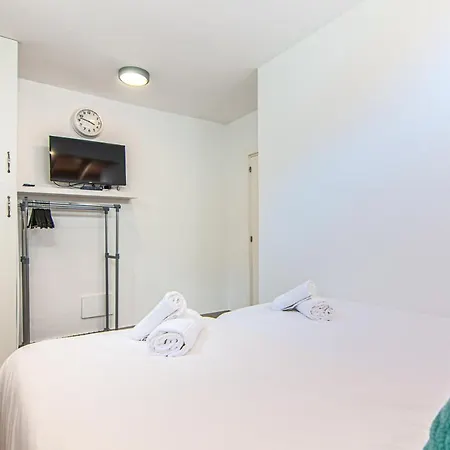 Hébergement de vacances Luxury House With Private Heated Pool, Bbq And Private Parking *
